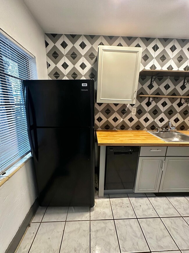 Photo - 1418 SW 27th St Unit 2