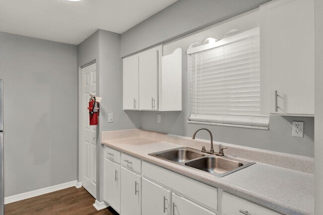 Photo - ***CUTE 1 BED 1 BATH APARTMENT*** Unit 950-A