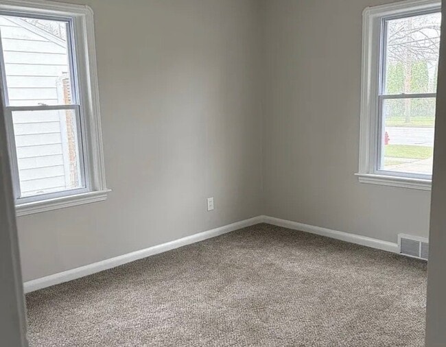 Photo - 404 W Cunningham St