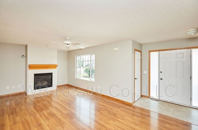 Photo - 615 SE Prairie Park Ln