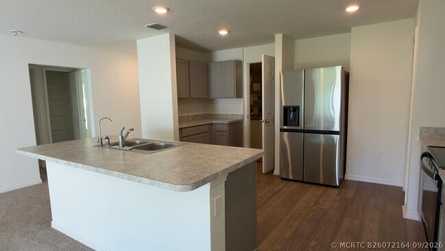Photo - 2507 SE Charleston Dr