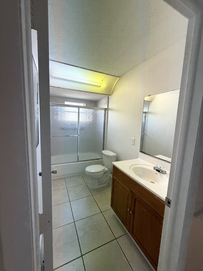 Photo - 521 NE 24th Pl