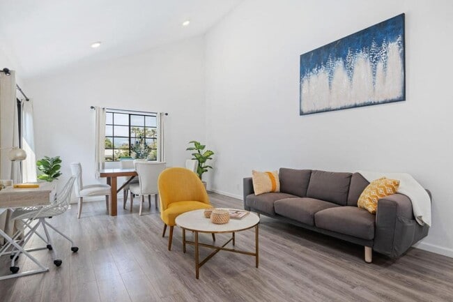 Photo - 325 Ladera St