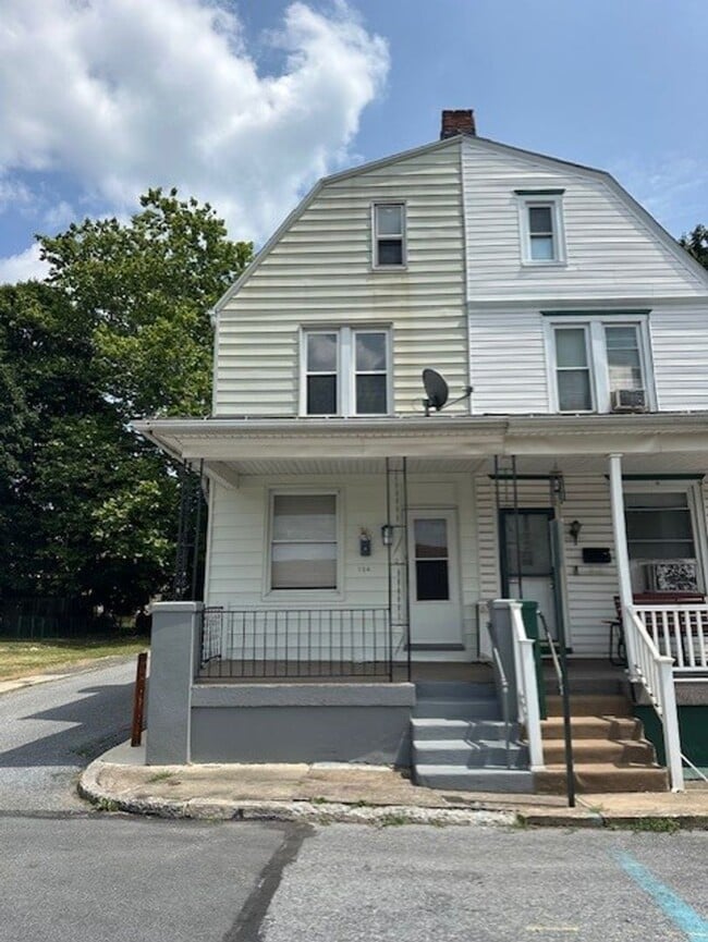 Building Photo - 154 Conestoga St