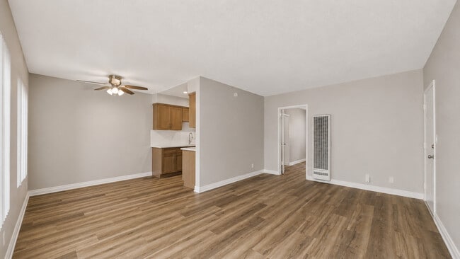 Photo - 830-842 Elm Ave Apartments