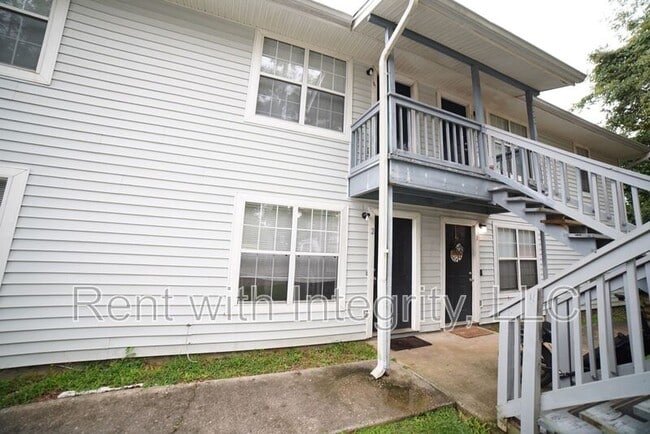 Building Photo - 2555 Chateau Ln Unit Apt. 2