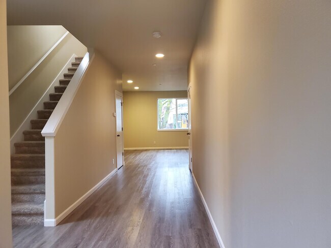 Photo - 1502 Onyx St SE