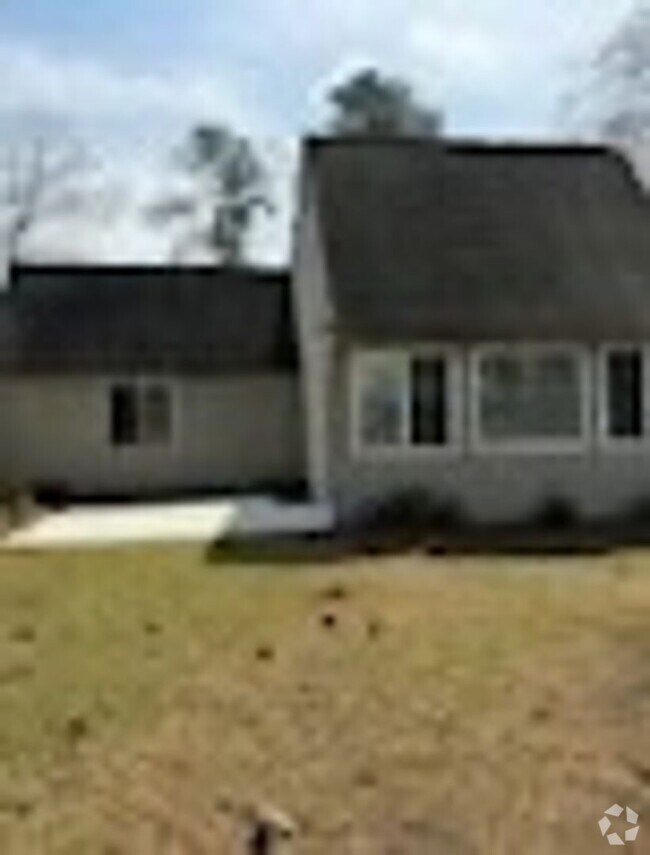 Building Photo - Woodlake Country Club – Golf Course Views! Rental