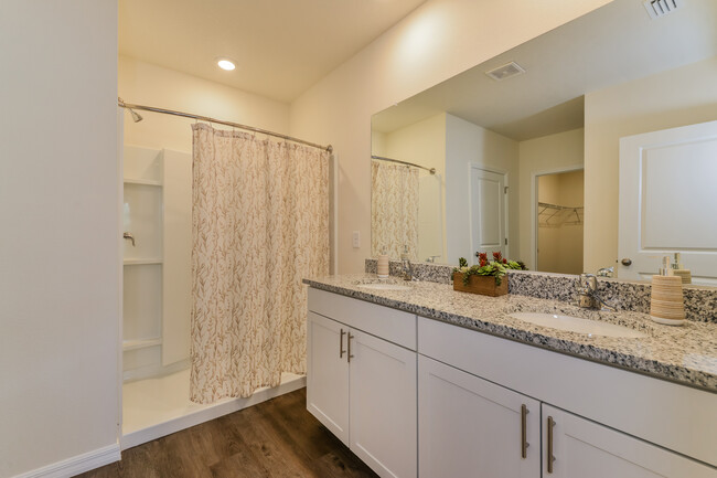 Model Home Bathroom - Grove Pointe Homes