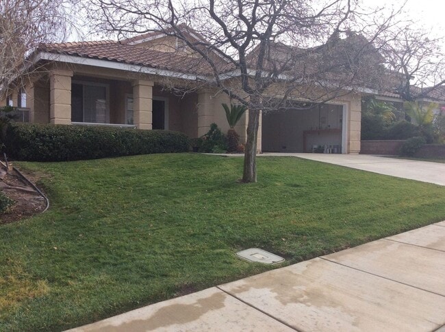 Photo - 3 Bedroom 2 bathroom Home in Corona