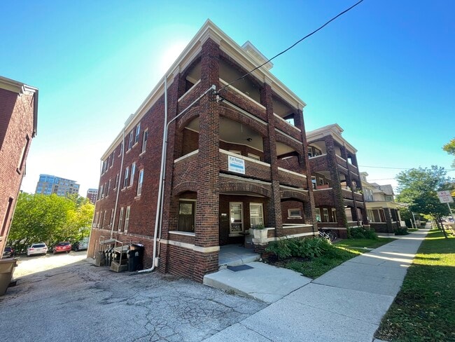 Building Photo - 115 E Gorham St