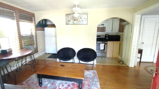 Building Photo - 718 NW 32nd St Unit 718