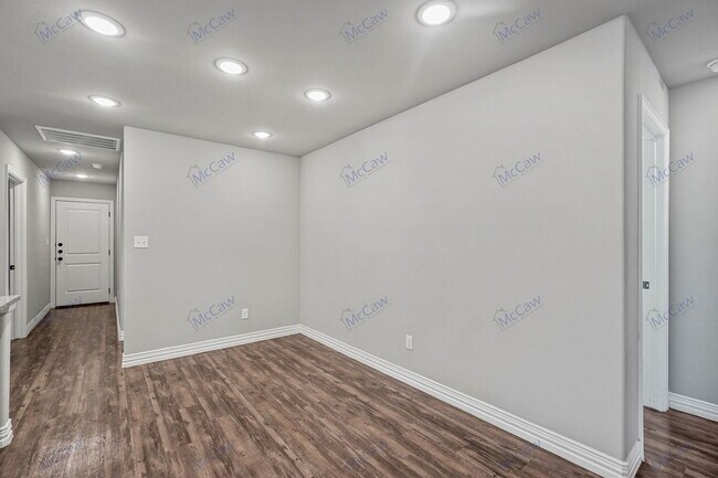 Photo - 105 Commerce St