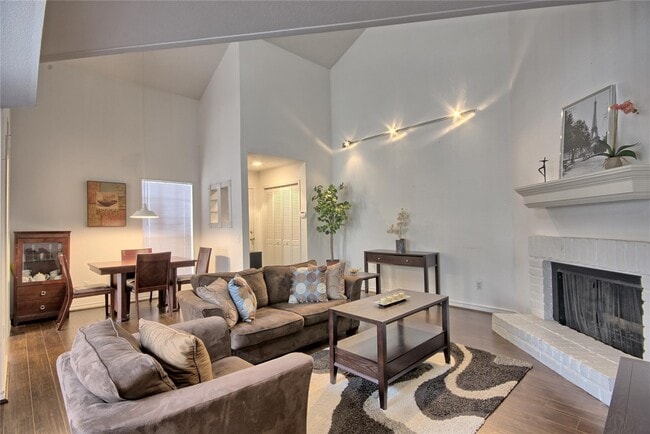 Building Photo - 9809 Richmond Ave. Unit C16 Rental