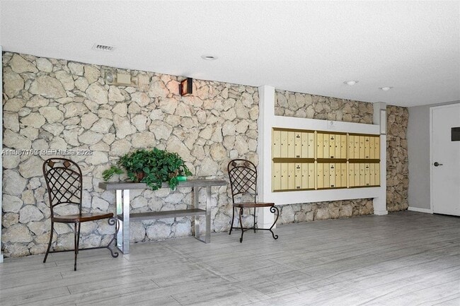 Photo - 230 Lakeview Dr Unit 107