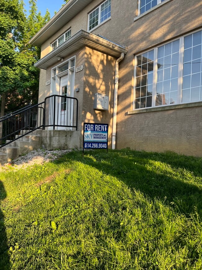 Front of the property - 285 E 12th Ave Unidad 285