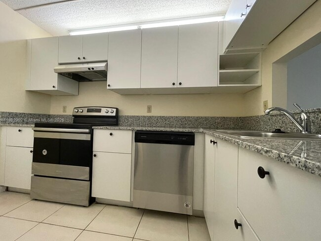 Building Photo - 820 Twin Lakes Dr Unit 1840 Rental
