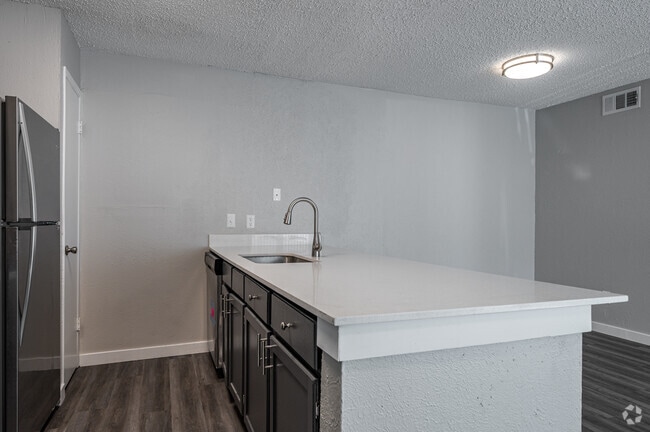 1HAB, 1BA - 700 ft²