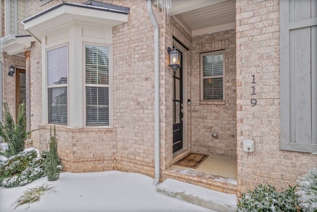 Photo - Modern Living in the Heart of Pleasant View Village!