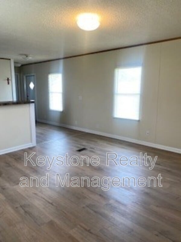 Photo - 721 Trevor Ln