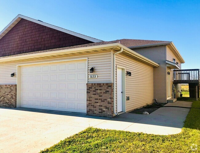 Building Photo - House- NE