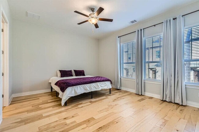 Photo - 348 Adams St