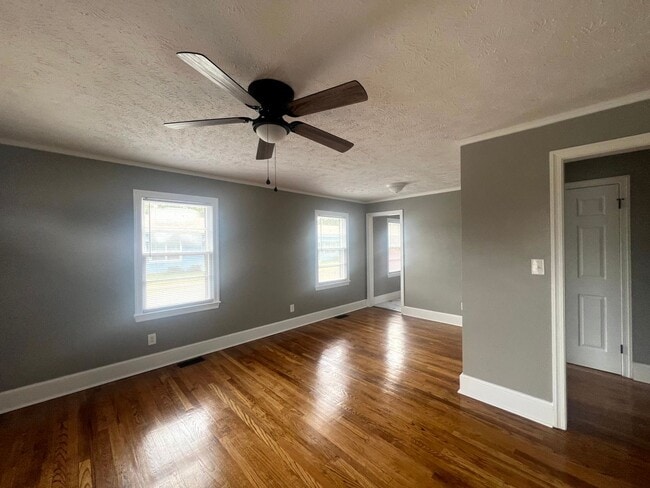 Photo - 124 Eastwood Ave