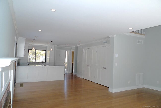 Photo - 342 Heritage Vlg Unidad B