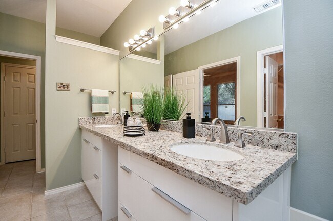 Photo - 4202 Creek Hollow Ln