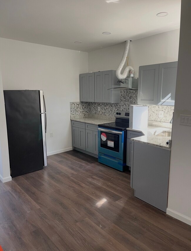 Building Photo - 1318 N 57th St Unit 2