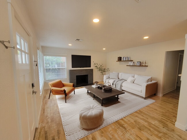 Photo - 823 Orondo Ave