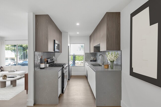 Photo - 921 N Gardner St