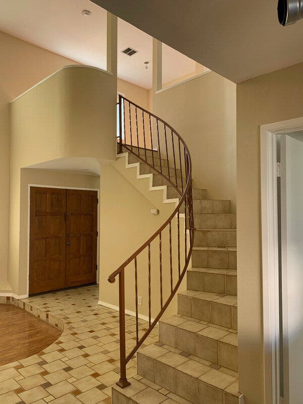Building Photo - 2615 W Grand Ave Unit A