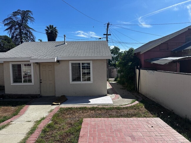 Building Photo - 905 1/2-905 1/2 Pearl St Unit 905 1/2