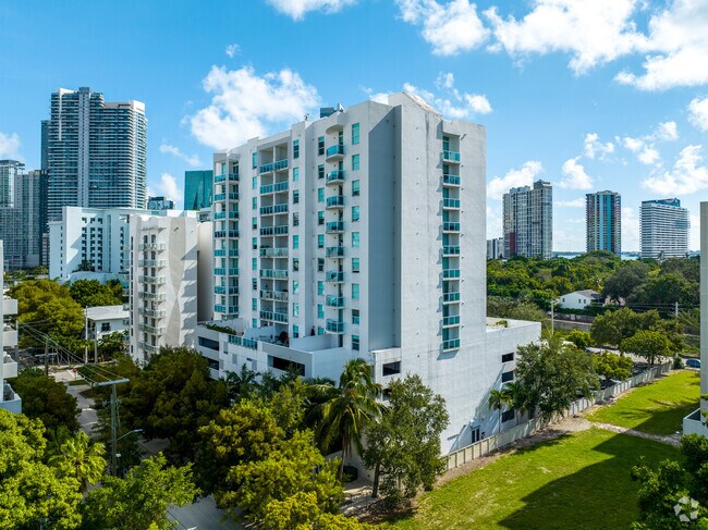 1723 SW 2nd Ave Miami, FL 33129 - Brickell View West Apartments