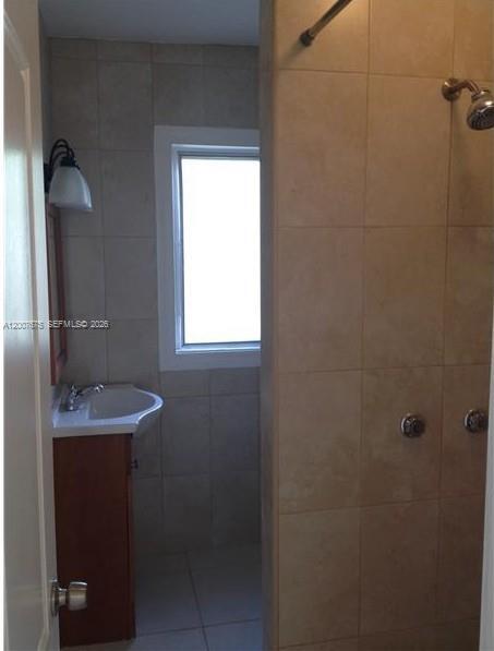 Photo - 305 NE 2nd Ave