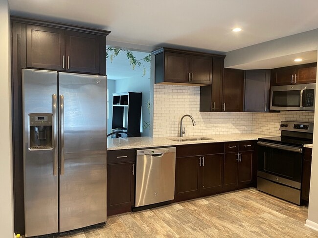 Building Photo - 6827 W Raven St Unit 2L Rental