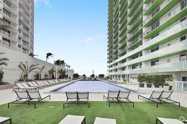 Building Photo - 1756 N Bayshore Dr Unit 22F Rental