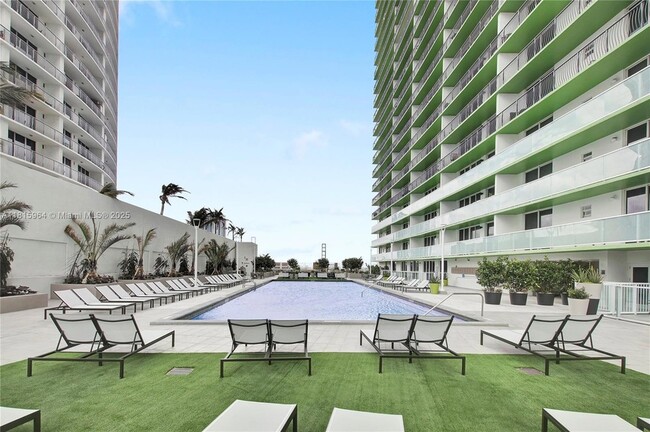 Photo - 1756 N Bayshore Dr Apartment
