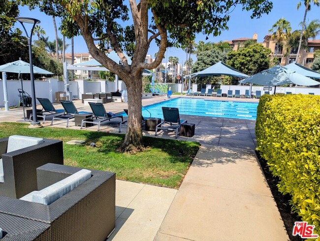 Building Photo - 7100 Playa Vista Dr Unit 120 Rental