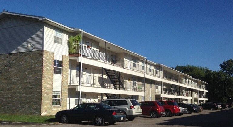 2841 Washington Ave - Dexter Villa Apartments