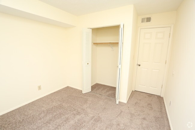 2BR, 1BA - 860 SF - Bedroom