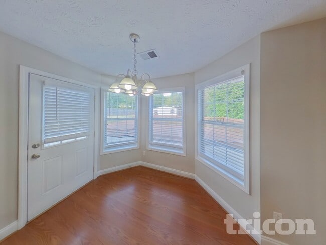 Photo - 122 Ivy Trce