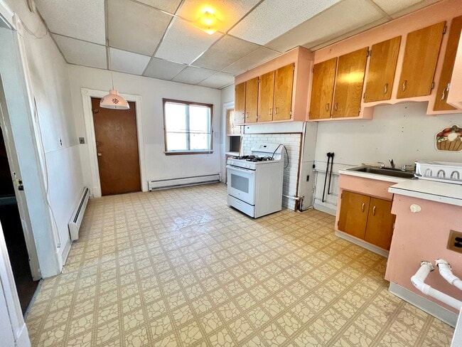 Building Photo - 42 Everett St Unit 3 Rental