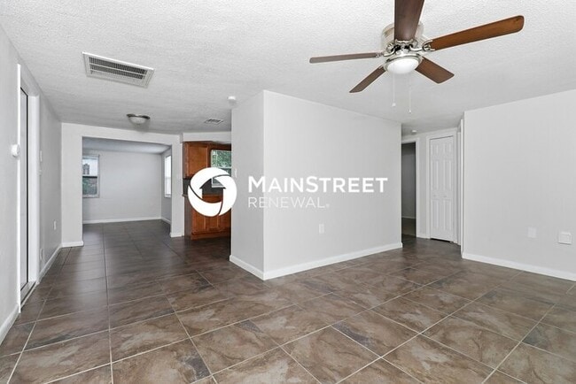 Photo - 3 Bedroom Pet-Friendly Home in Port Richey, FL with Main Street Renewal