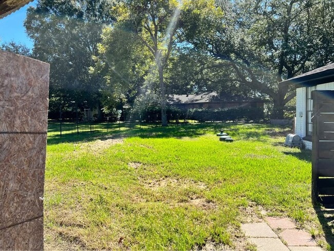 Photo - 8672 Cloverdale