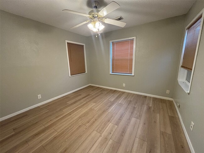 Photo - 5501 Menard Ave