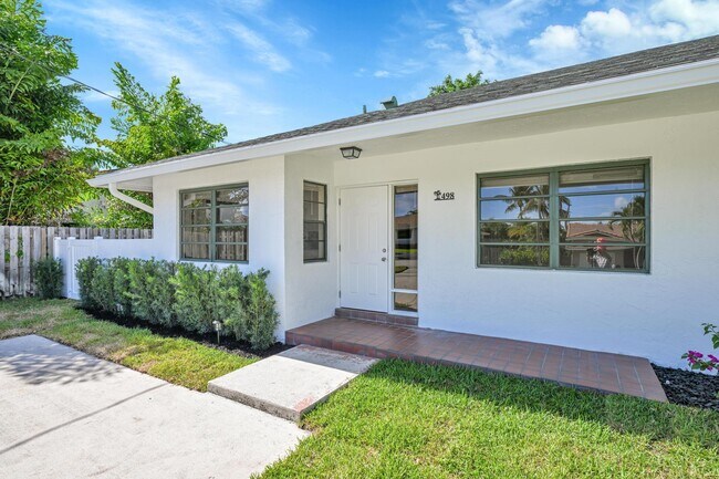 Photo - 498 NE 42nd St