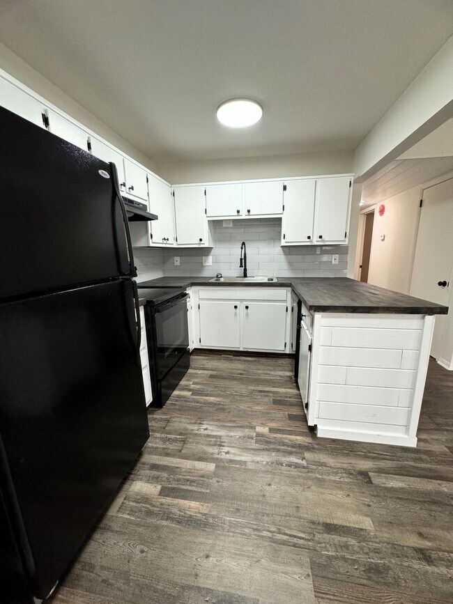 Photo - Move In Special!! Unidad B