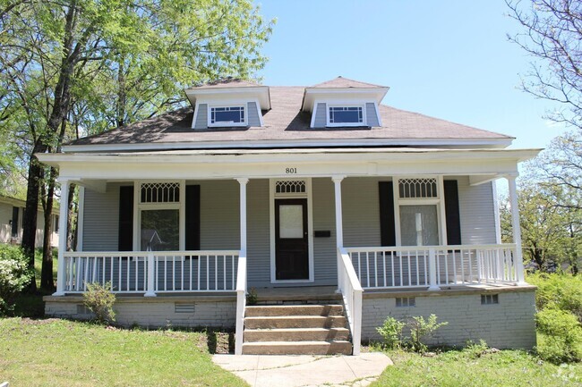 Building Photo - 801 N Van Buren St Rental